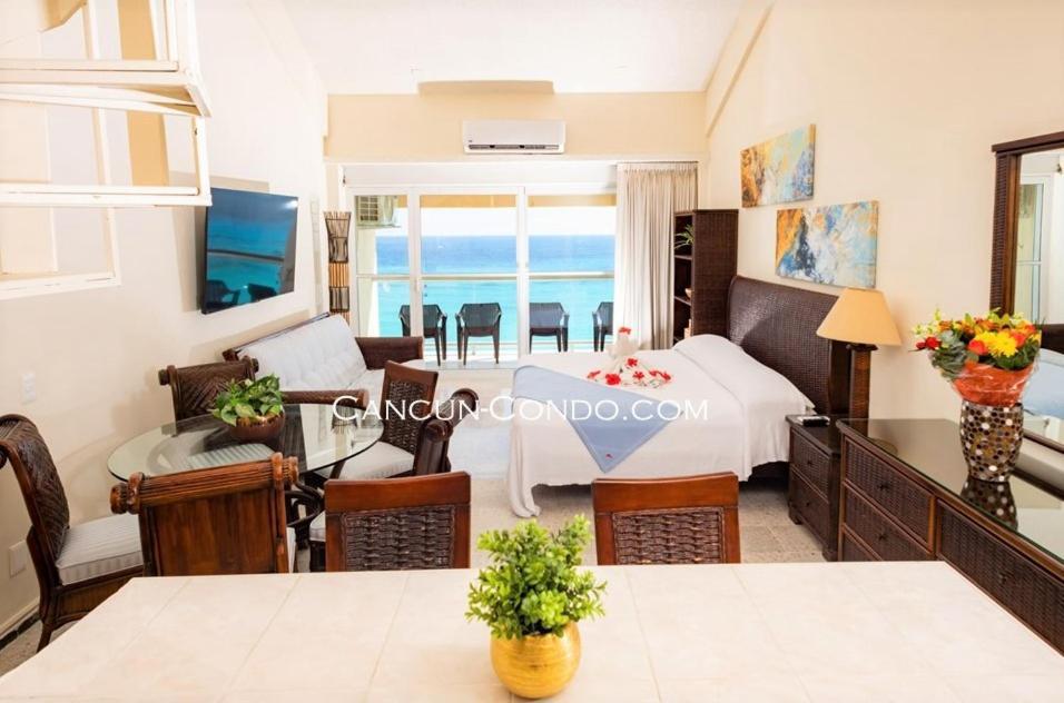 2 Story Oceanfront Penthouses On Cancun Beach! Bagian luar foto