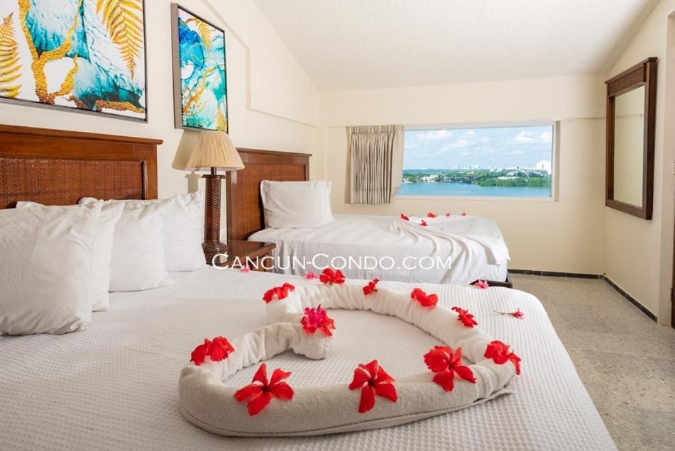 2 Story Oceanfront Penthouses On Cancun Beach! Bagian luar foto