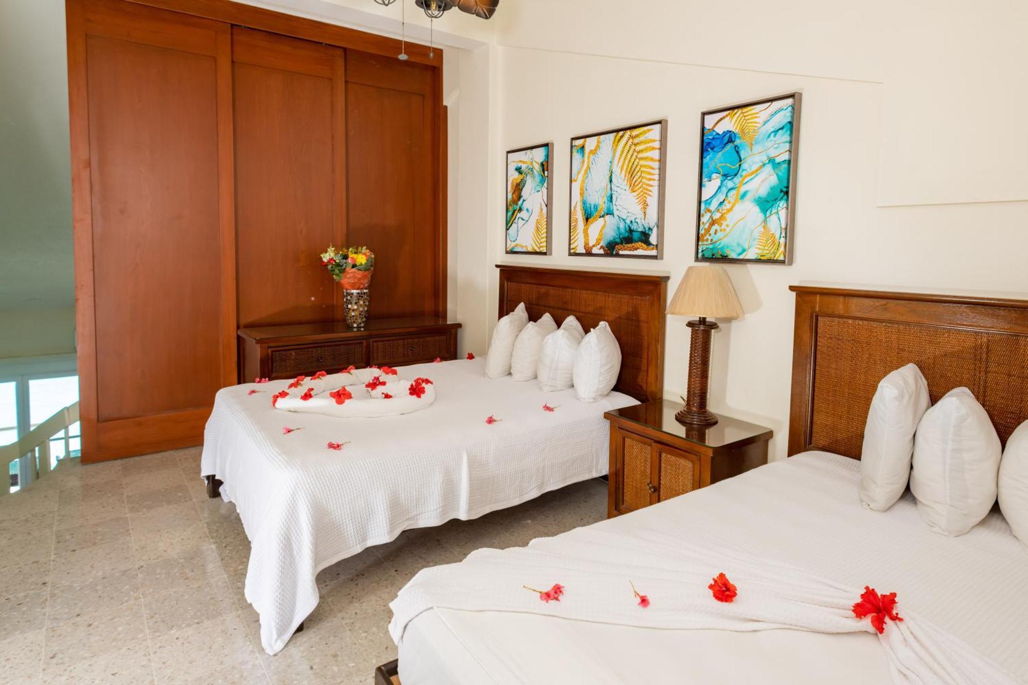 2 Story Oceanfront Penthouses On Cancun Beach! Bagian luar foto