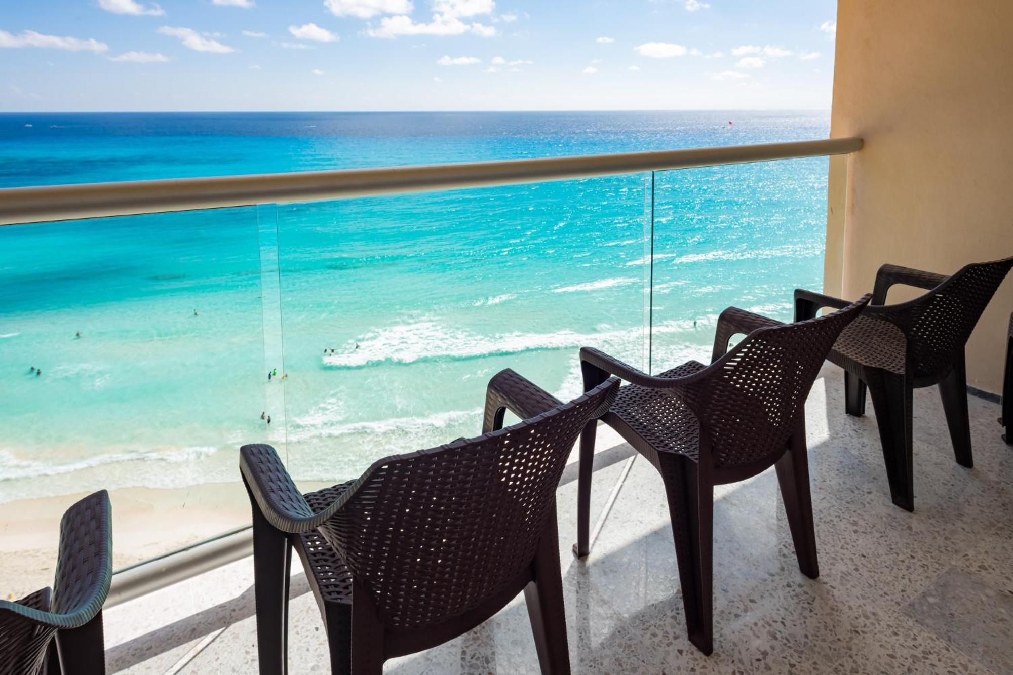 2 Story Oceanfront Penthouses On Cancun Beach! Bagian luar foto