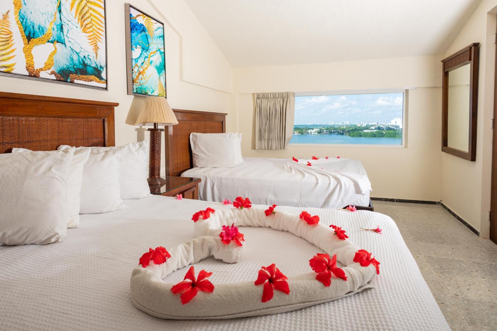 2 Story Oceanfront Penthouses On Cancun Beach! Bagian luar foto